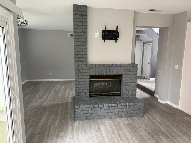 Building Photo - Remodeled 4-bedroom Oakley Rental Opportunity!