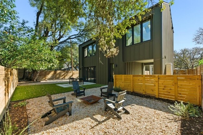 Building Photo - 5006 Gladeview Dr