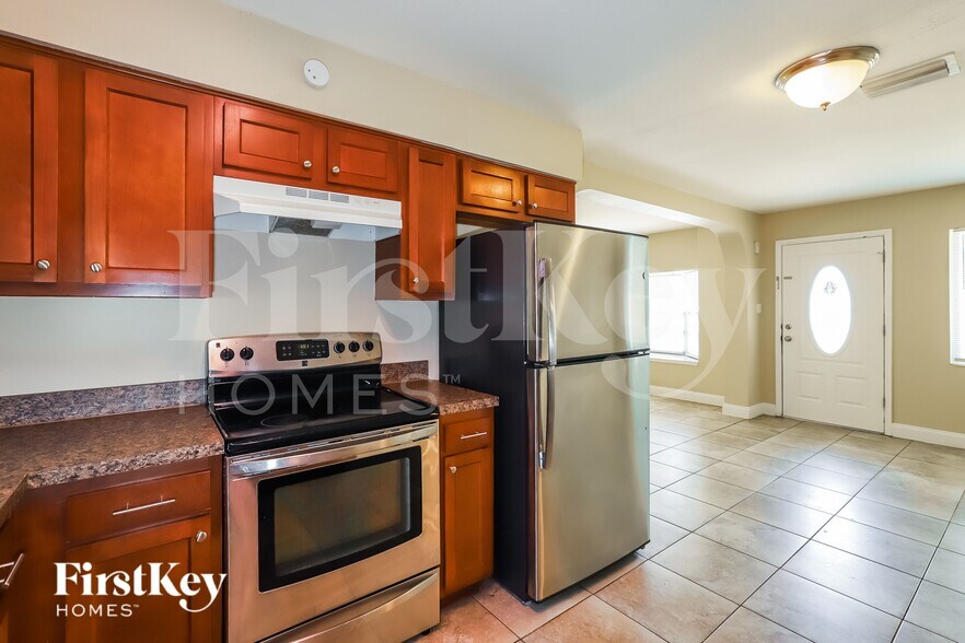 Building Photo - 2107 W Herman St