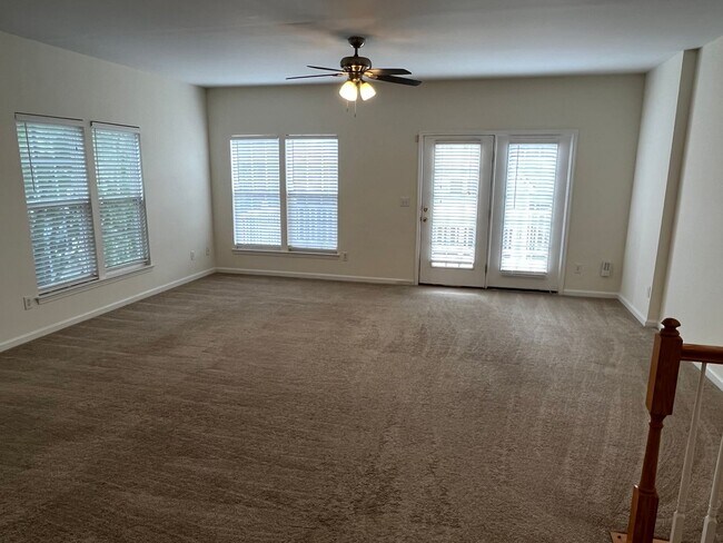Building Photo - 3 Story, 3 Bedroom Townhome in Ballantyne