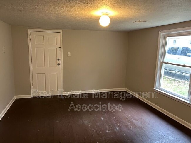 Building Photo - 214 Realty St