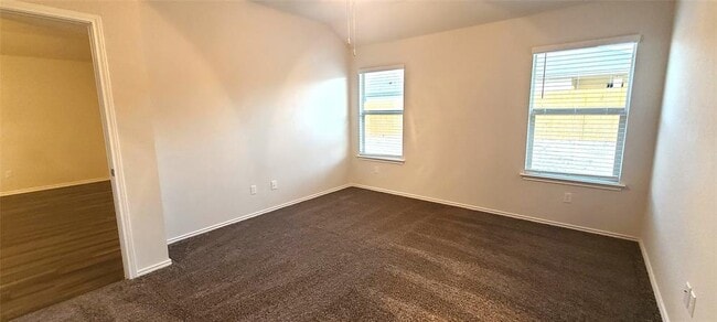 Building Photo - 172 Pivot Dr
