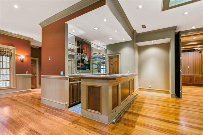 Building Photo - 430 W Wesley Rd NW