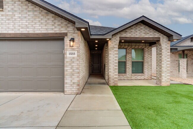 Building Photo - 4 Bedroom 2 Bathroom Home in South Lubbock!