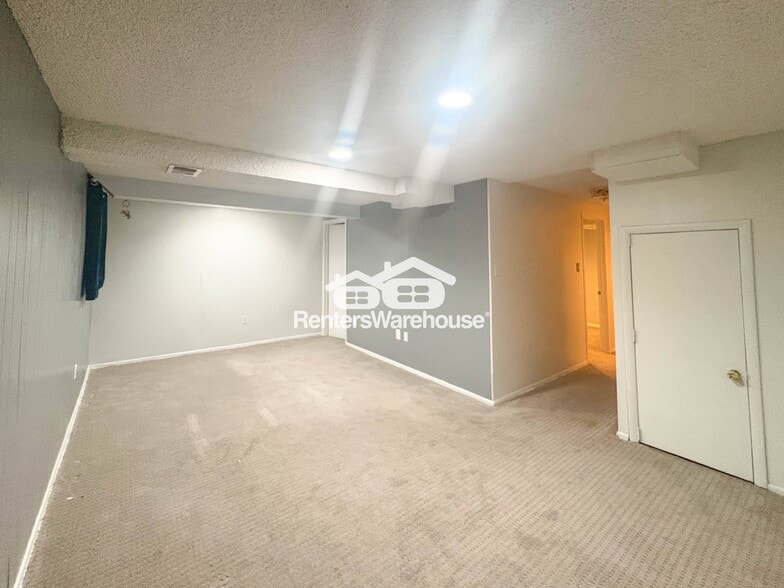 Building Photo - 632 E 116th Ave