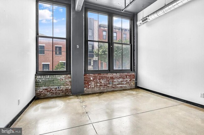 Building Photo - 1701 Tulip St