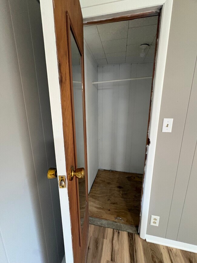 Building Photo - 645 Forest Ave