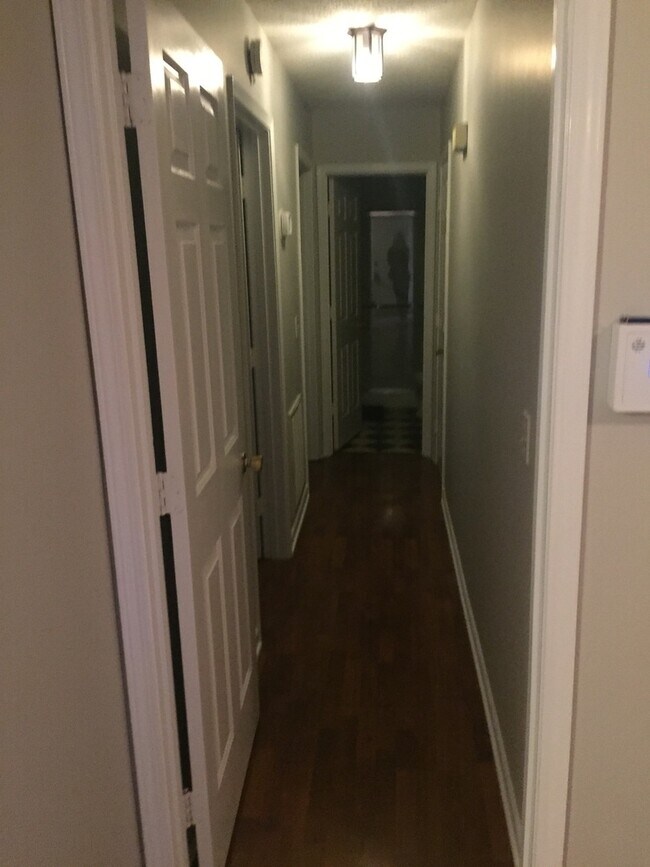 Building Photo - Greenville - 2BR, 1BA, 1000SF