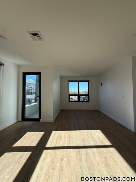 Building Photo - 199 Gardner St