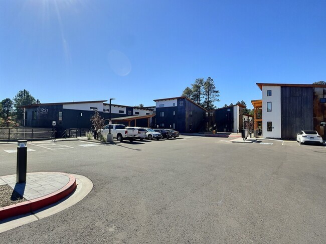 Building Photo - 1221 East Emma Drive