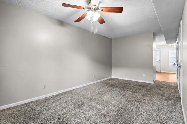 Building Photo - 284 Raleigh Dr