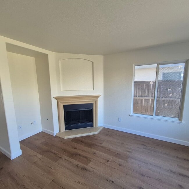 Building Photo - Spacious 4 bedroom Natomas home with Loft