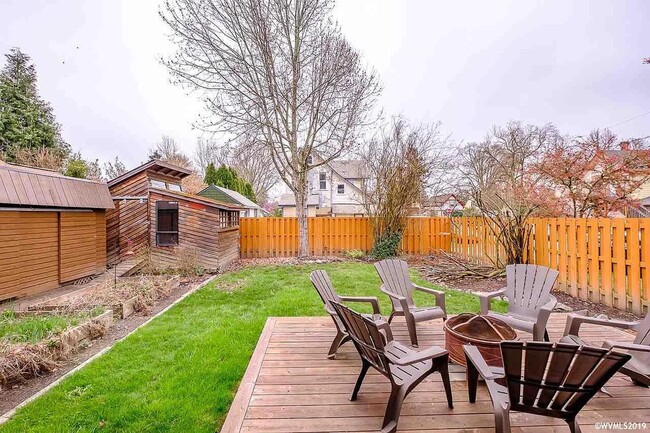 Building Photo - Available Now! 3 Bedroom ~ 1 Bathroom Hous...