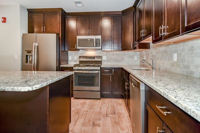 Building Photo - 744 Westfield Ave