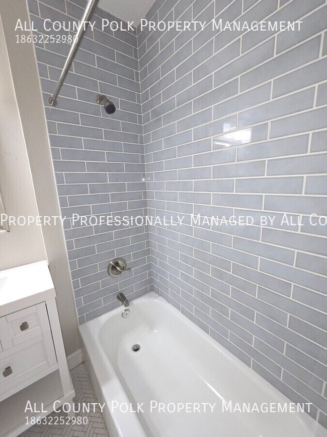 Building Photo - 838 E Orange St