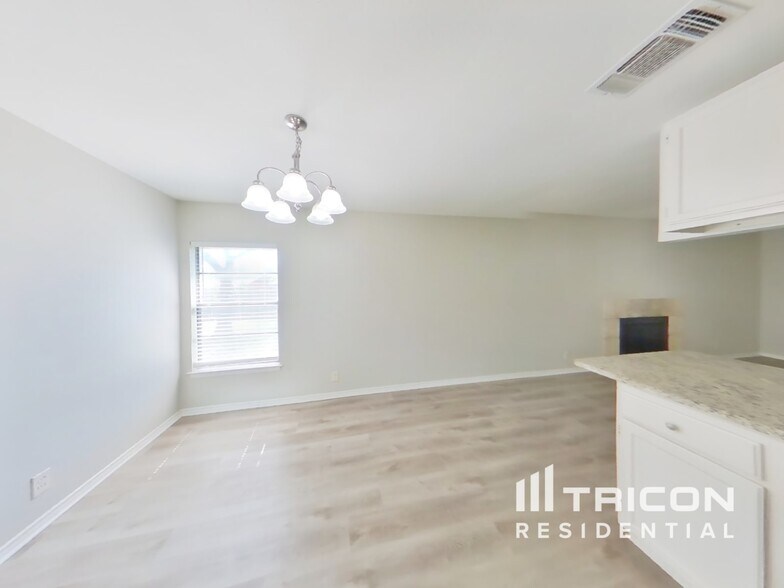 Building Photo - 4900 Nuthatch St
