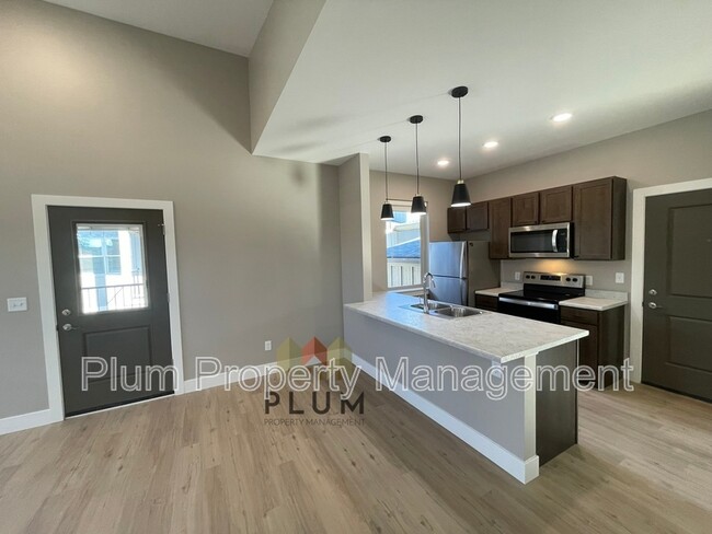 Building Photo - 1724 S 14th St W