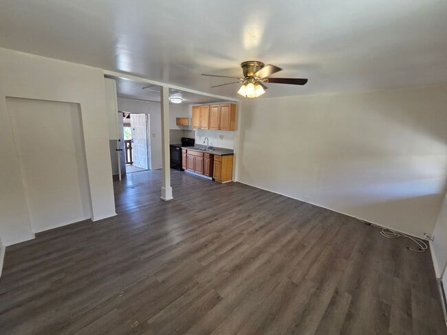 Building Photo - Spacious 2 Bedroom | 1 Bath Duplex