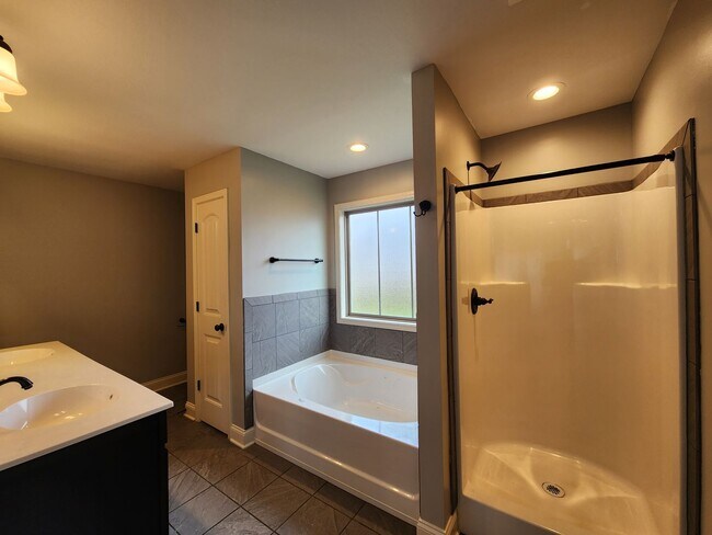 Building Photo - 1003 Sunrise Dr