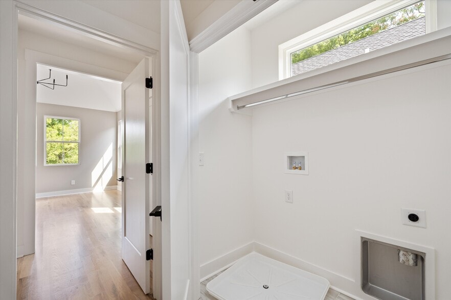 Building Photo - 2830 Clifton Ave