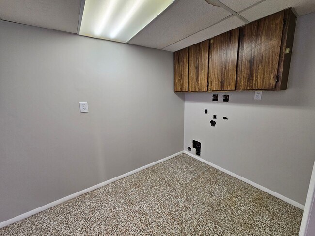 Building Photo - Beautiful 3 Bed/3 Bath Home