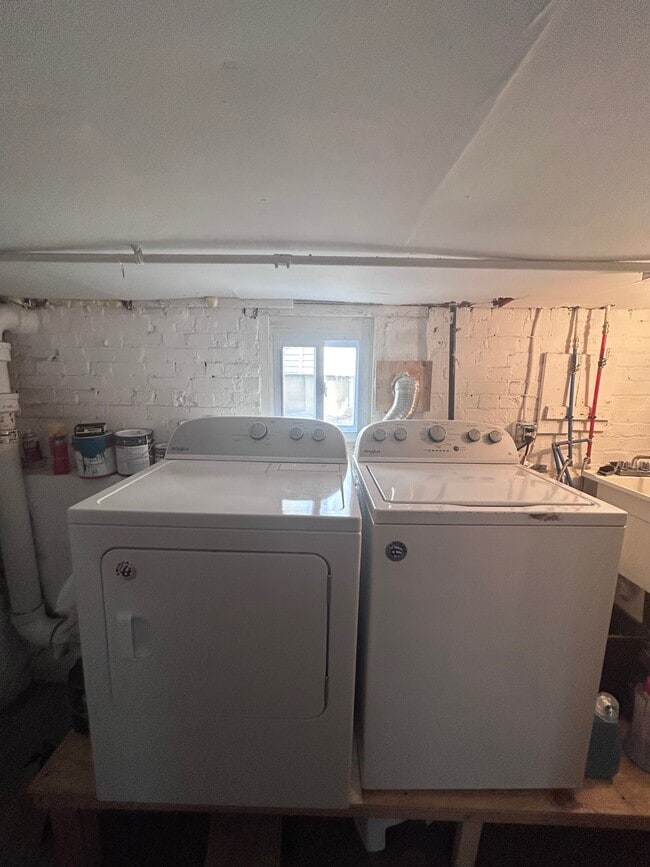 Building Photo - 42 Ella St