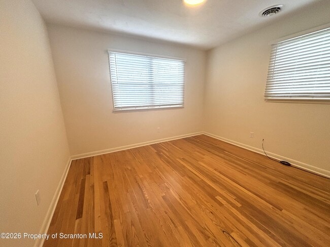 Building Photo - 15 Little St