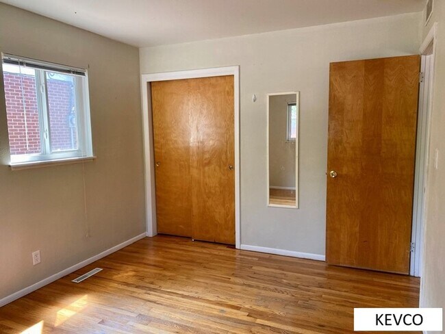 Building Photo - Wide Ranch Home in Campus West Near Foothills