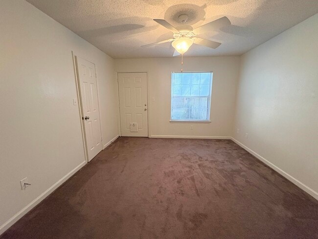 Building Photo - 2507 Golden Park Ln