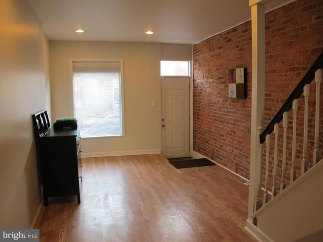 Building Photo - 136 N Curley St
