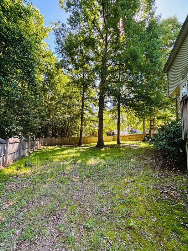 Building Photo - 104 Back Woods Cir