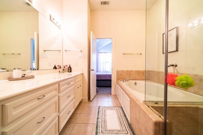 Building Photo - 2710 Hullsmith Dr