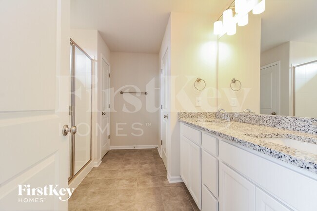 Building Photo - 806 Birchcrest Wy