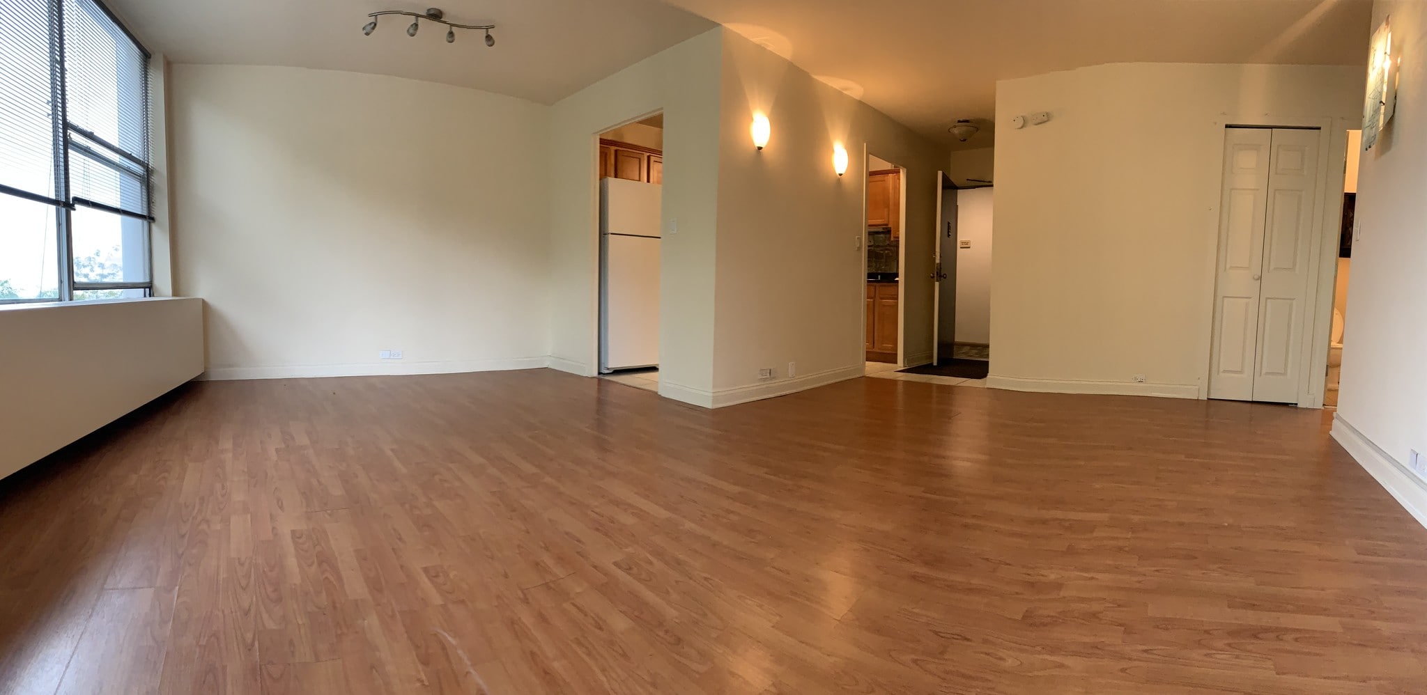 living room - 5757 N Sheridan Rd