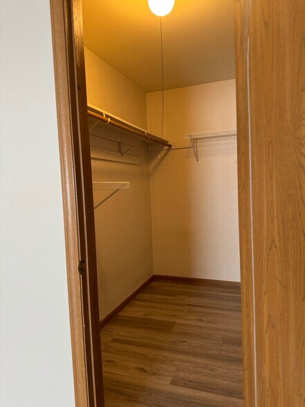 Walk in closet 6x8 - 21W581 North Ave