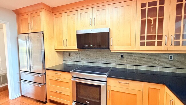 Building Photo - 31 Redondo Ct