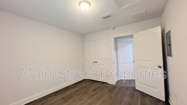 Building Photo - 313 N Navy Blvd