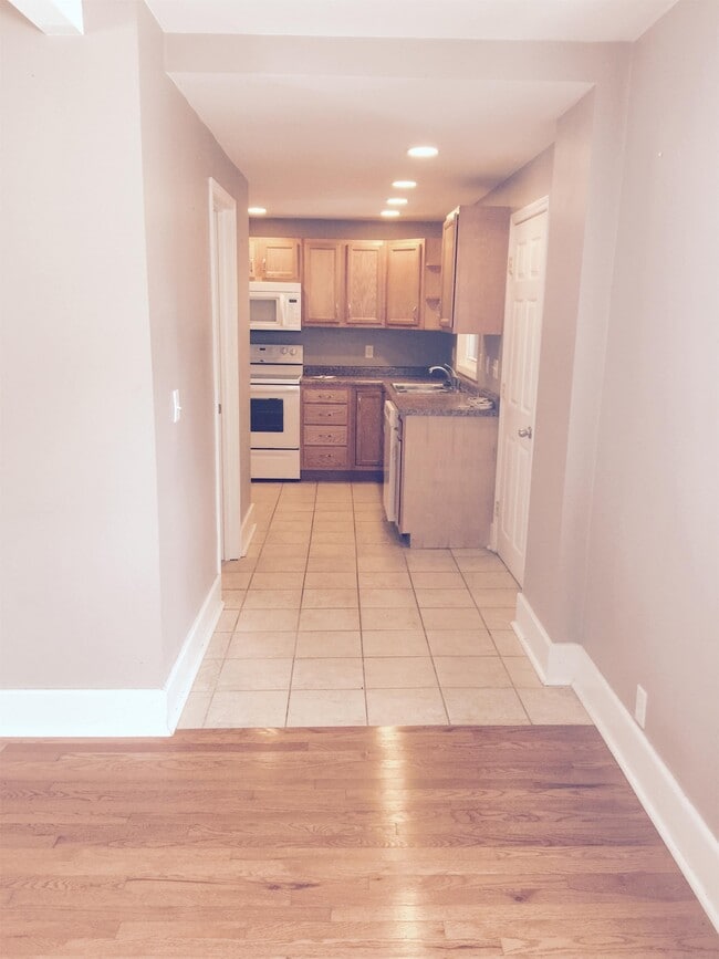 Primary Photo - 313 Stanage Ave