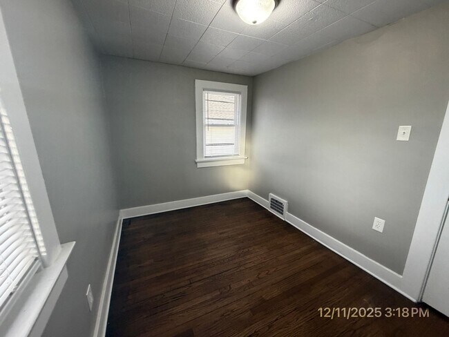 Building Photo - 2311 California Ave