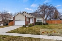 Building Photo - Stunning 5-Bedroom Home in Sandy – Move-In...