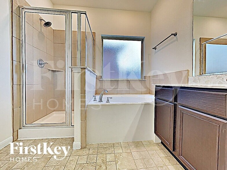 Building Photo - 17006 Amarose Dr