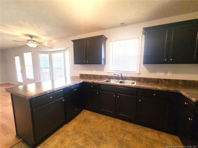 Building Photo - 6521 Applewhite Rd