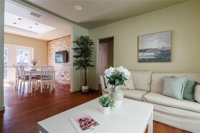 Building Photo - 250 NE 48th St