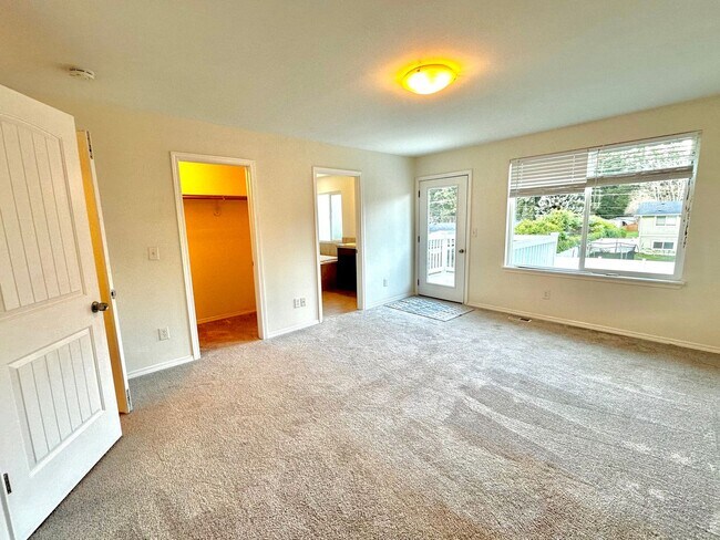 Building Photo - Spacious 4-Bedroom Home with Modern Comforts in Spanaway, WA