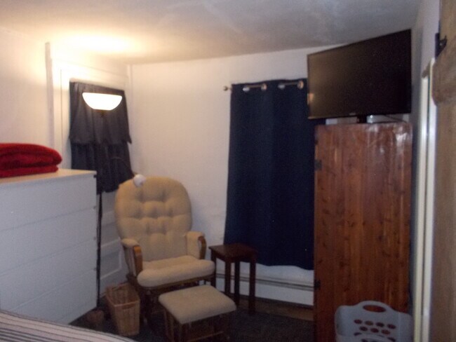 Building Photo - 256 Derby Ave