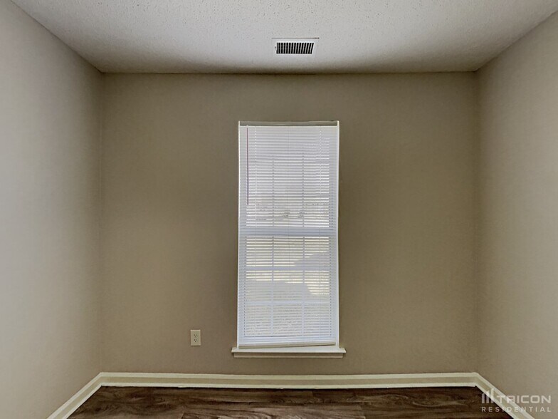 Building Photo - 6009 Brick Landing Dr