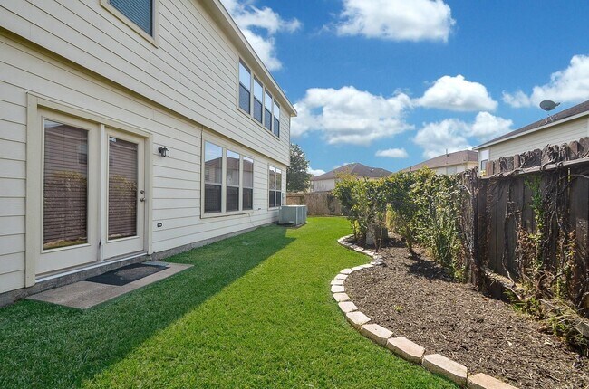 Building Photo - 2410 Crossmill Ln
