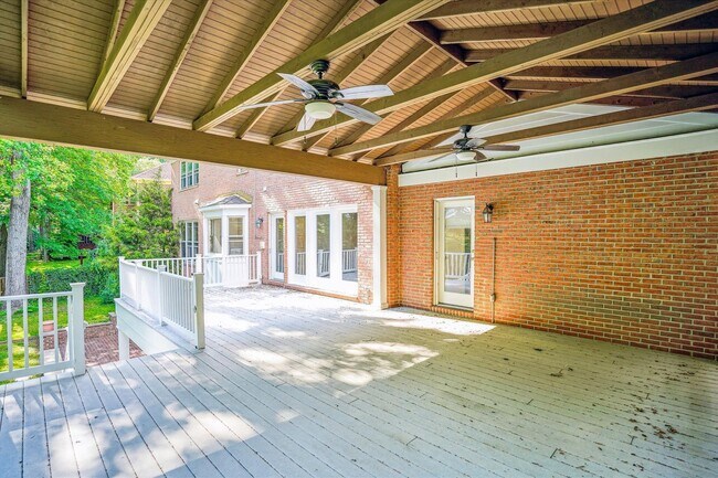 Building Photo - Magnificent 5 Bedroom, 4.5 Bathroom Bethes...
