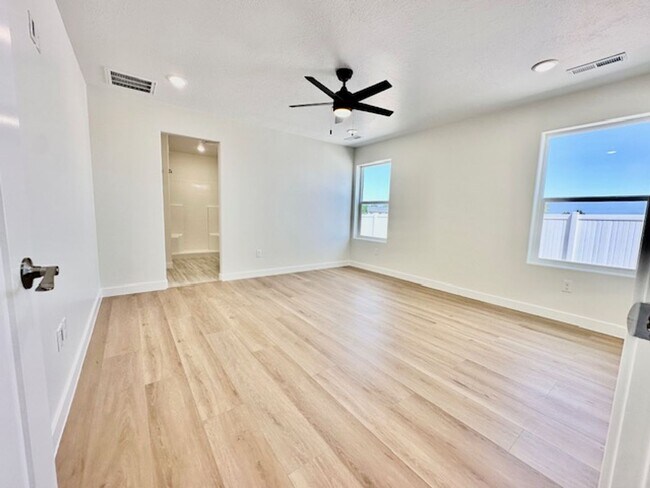 Building Photo - Brand New 3 bedroom- 2 bath Single Family ...
