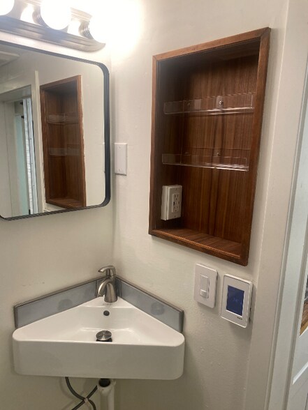 Building Photo - 4275 Whitman Ave N